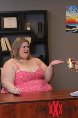 Legendary SSBBW Erin Green in Afternoon Snack